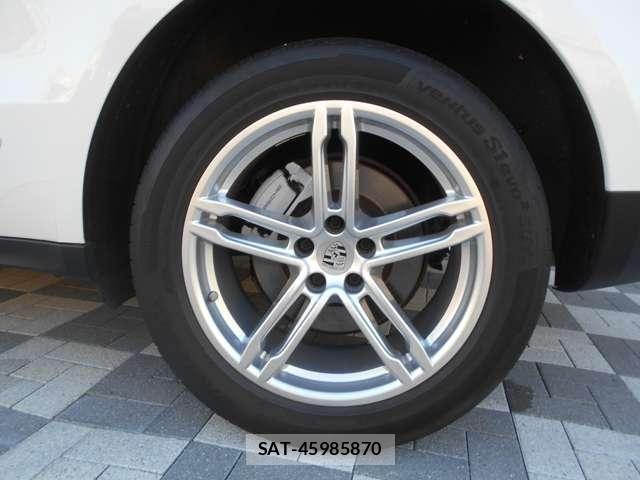 Porsche MACAN 2018-03 8316393-18