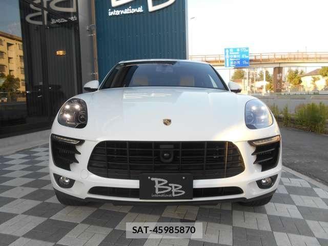Porsche MACAN 2018-03 8316393-1