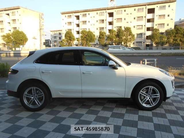 Porsche MACAN 2018-03 8316393-2