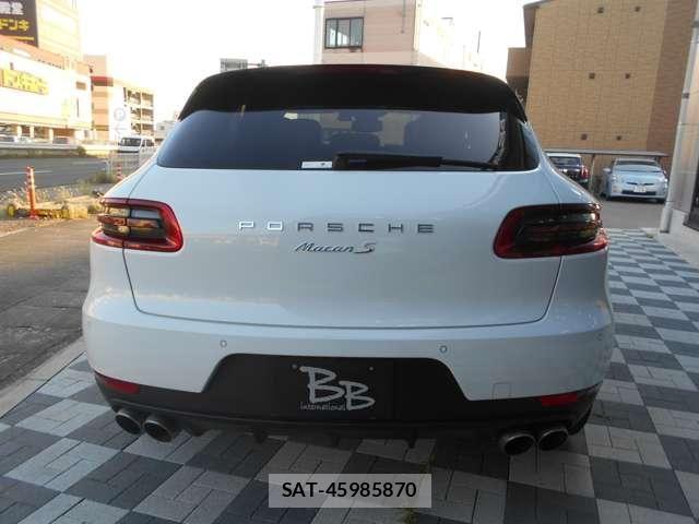 Porsche MACAN 2018-03 8316393-4