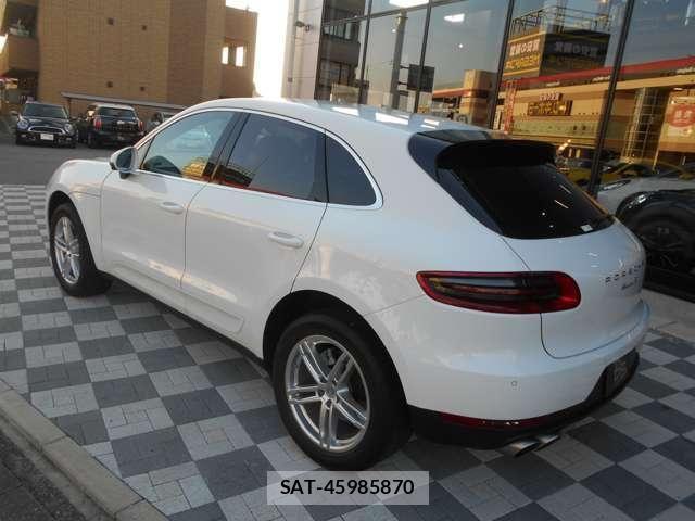 Porsche MACAN 2018-03 8316393-5