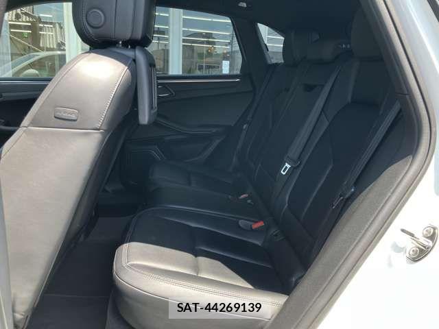 Porsche MACAN 2017-07 8316394-9