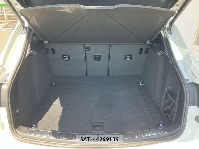 Porsche MACAN 2017-07 8316394-11