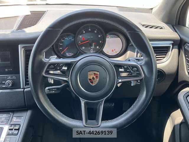 Porsche MACAN 2017-07 8316394-12