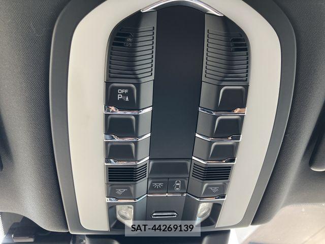 Porsche MACAN 2017-07 8316394-20