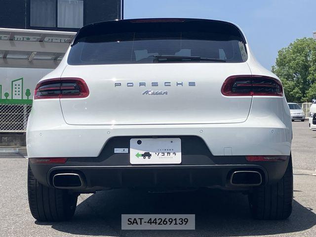 Porsche MACAN 2017-07 8316394-23