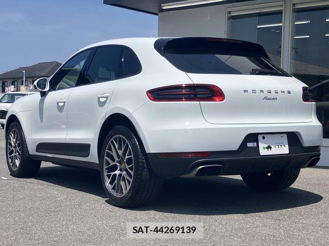 Porsche MACAN 2017-07 8316394-25