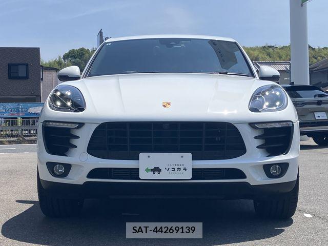 Porsche MACAN 2017-07 8316394-26