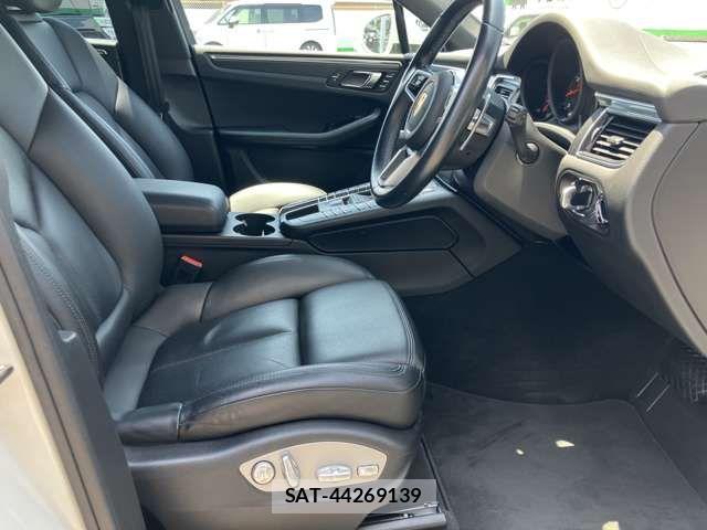 Porsche MACAN 2017-07 8316394-6