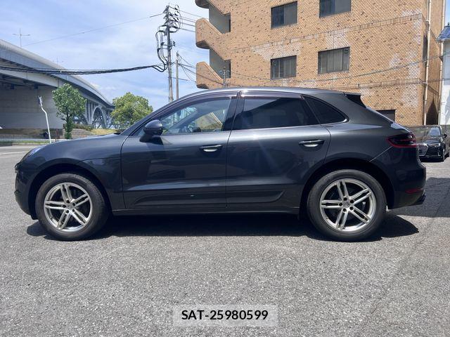 Porsche MACAN 2017-09 8316396-10