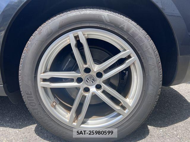 Porsche MACAN 2017-09 8316396-11