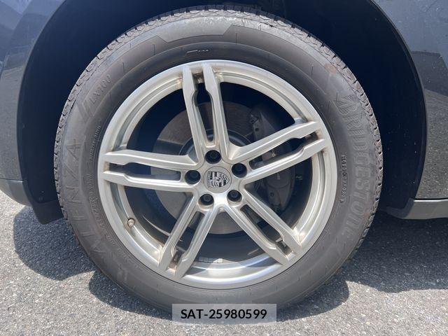 Porsche MACAN 2017-09 8316396-12