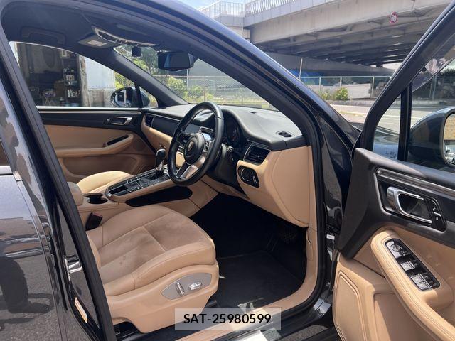 Porsche MACAN 2017-09 8316396-13