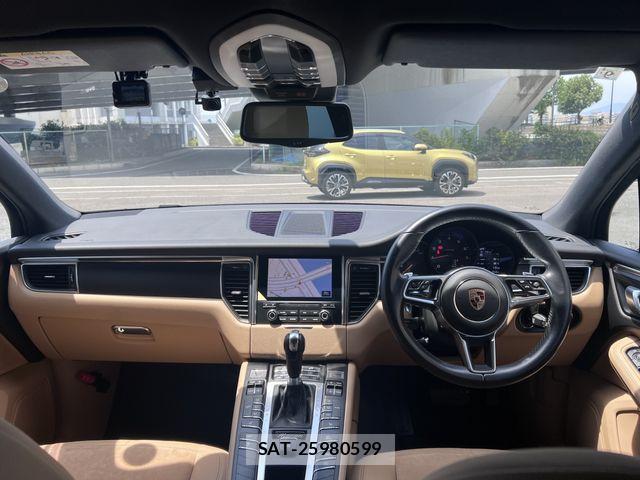 Porsche MACAN 2017-09 8316396-15