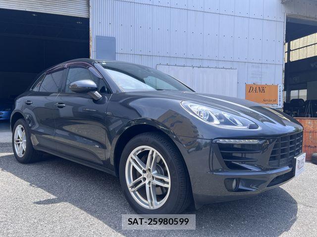 Porsche MACAN 2017-09 8316396-1