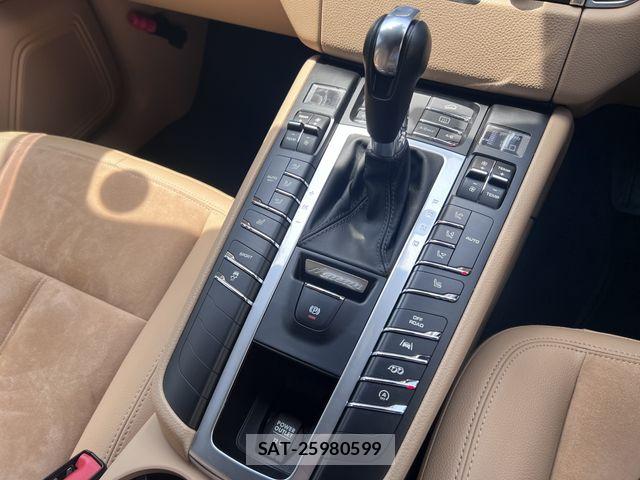 Porsche MACAN 2017-09 8316396-21