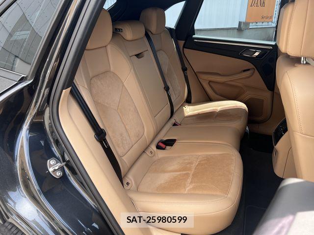 Porsche MACAN 2017-09 8316396-24
