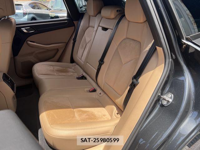 Porsche MACAN 2017-09 8316396-27