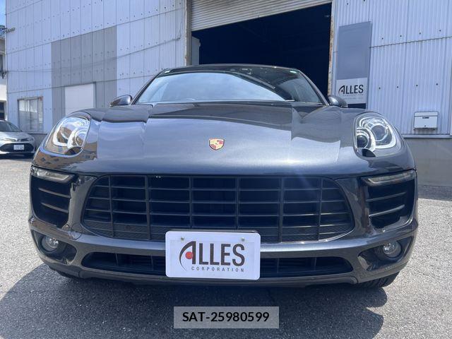 Porsche MACAN 2017-09 8316396-2