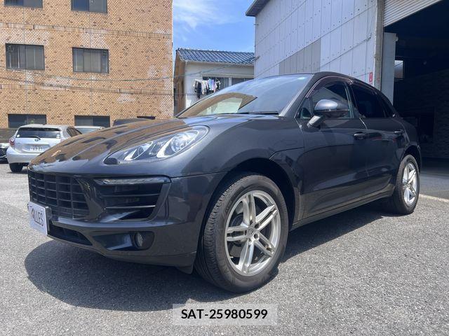 Porsche MACAN 2017-09 8316396-3