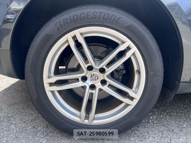 Porsche MACAN 2017-09 8316396-6
