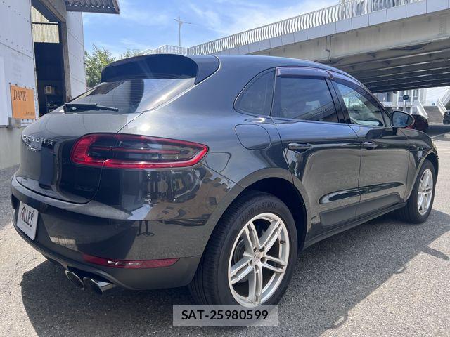Porsche MACAN 2017-09 8316396-7