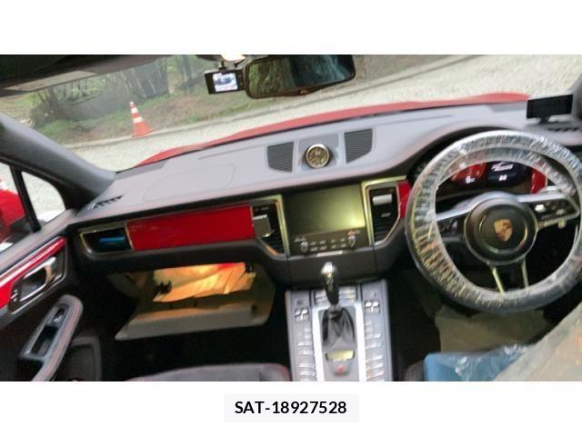 Porsche MACAN 2016-12 8337394-11