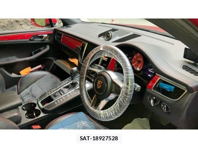 Porsche MACAN 2016-12 8337394-16