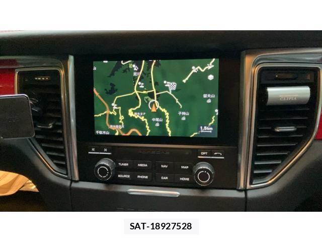 Porsche MACAN 2016-12 8337394-27