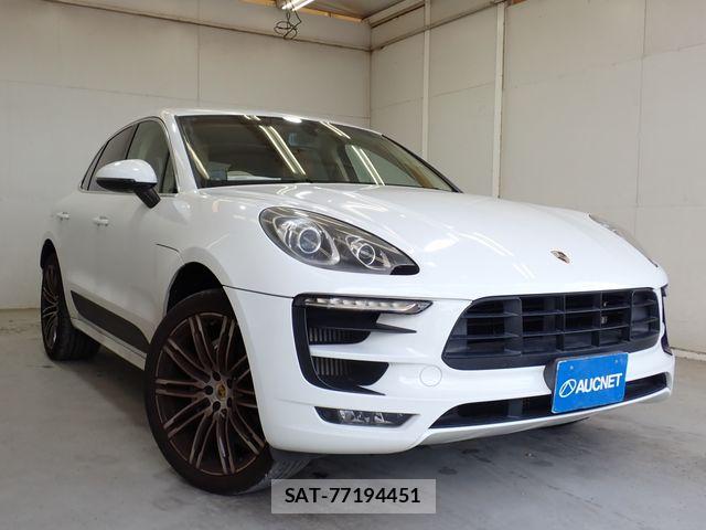 Porsche MACAN 2015-09 8337393-0