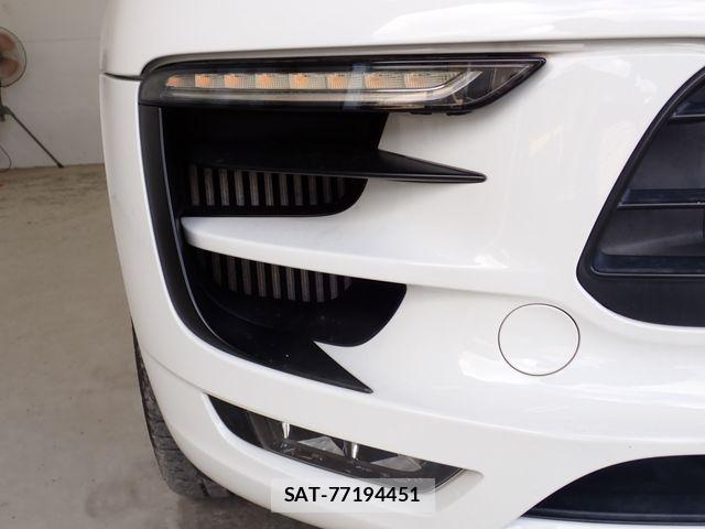 Porsche MACAN 2015-09 8337393-9