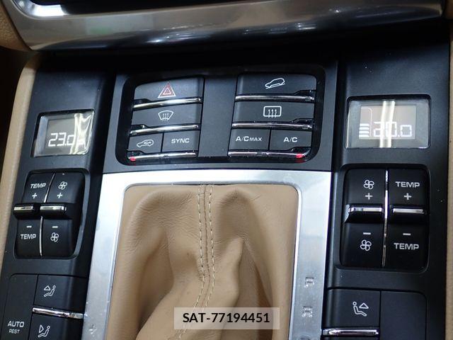 Porsche MACAN 2015-09 8337393-13