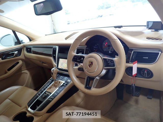 Porsche MACAN 2015-09 8337393-1
