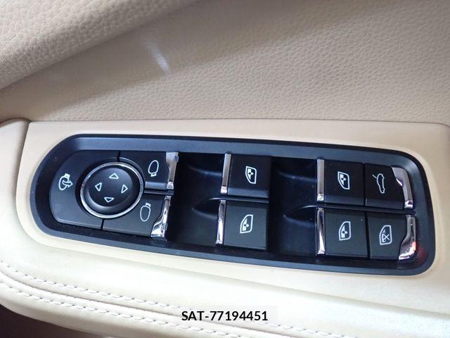 Porsche MACAN 2015-09 8337393-19