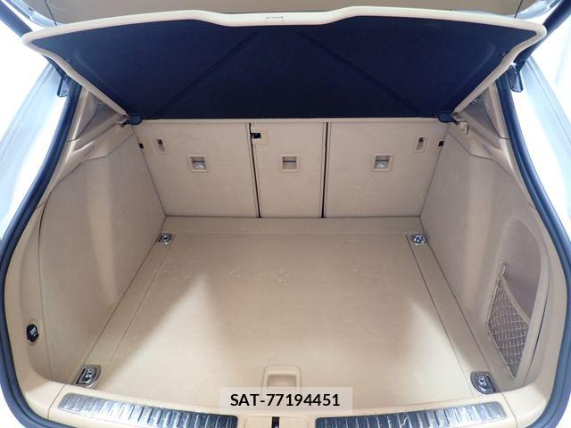 Porsche MACAN 2015-09 8337393-24