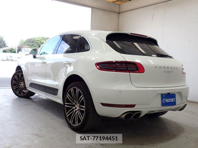 Porsche MACAN 2015-09 8337393-2