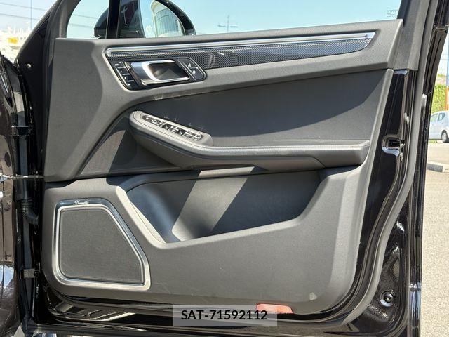 Porsche MACAN 2023-06 8337392-14