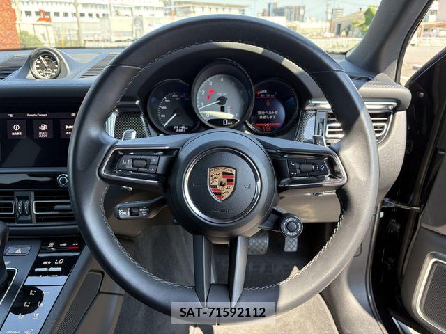 Porsche MACAN 2023-06 8337392-15