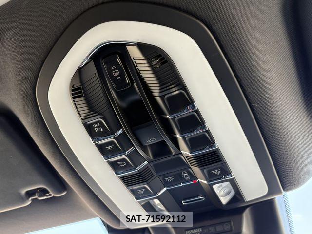 Porsche MACAN 2023-06 8337392-16