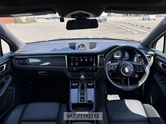Porsche MACAN 2023-06 8337392-1