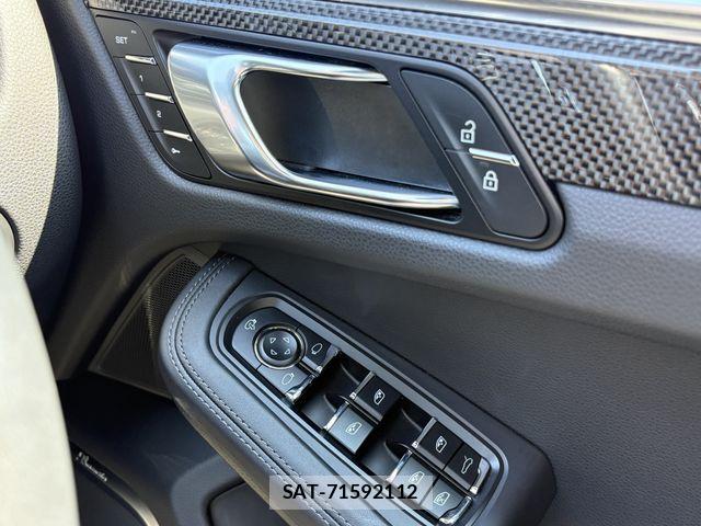 Porsche MACAN 2023-06 8337392-25