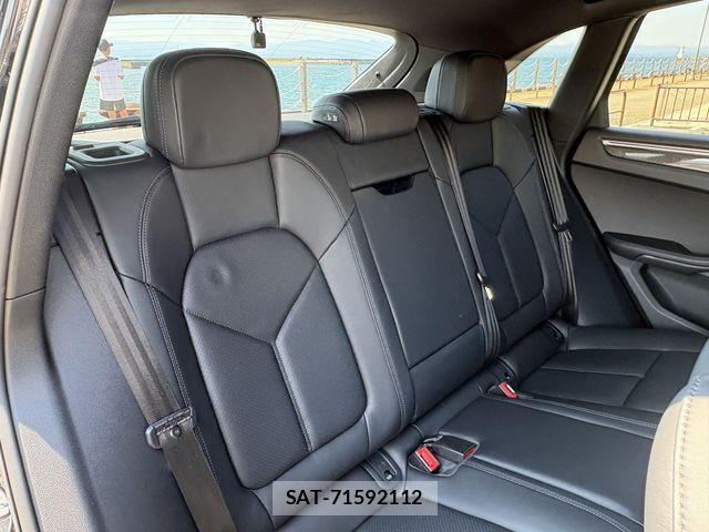 Porsche MACAN 2023-06 8337392-26