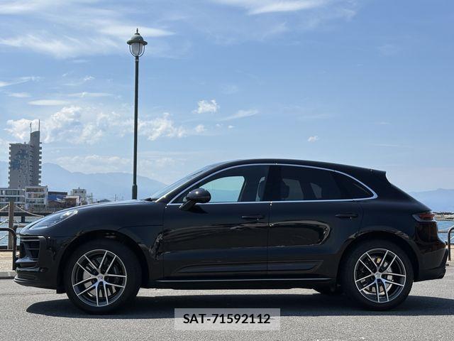 Porsche MACAN 2023-06 8337392-3