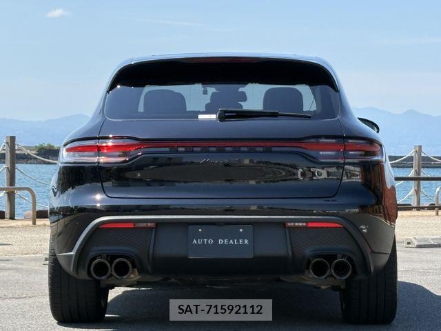 Porsche MACAN 2023-06 8337392-4