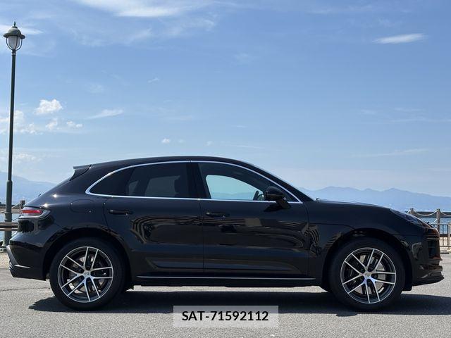 Porsche MACAN 2023-06 8337392-5