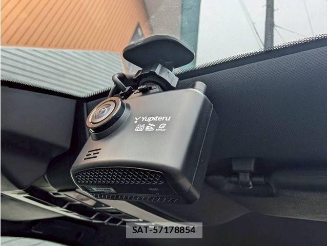 Porsche MACAN 2015-09 8355341-12