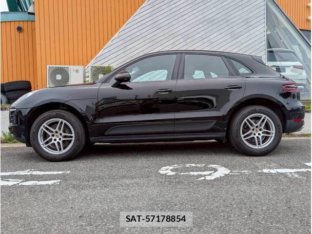 Porsche MACAN 2015-09 8355341-18