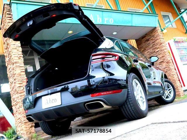 Porsche MACAN 2015-09 8355341-2