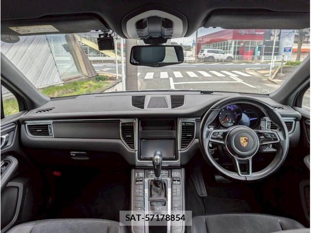 Porsche MACAN 2015-09 8355341-3