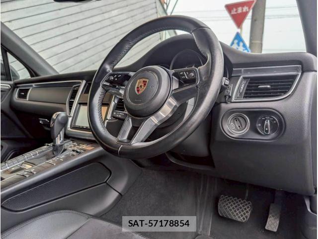 Porsche MACAN 2015-09 8355341-4